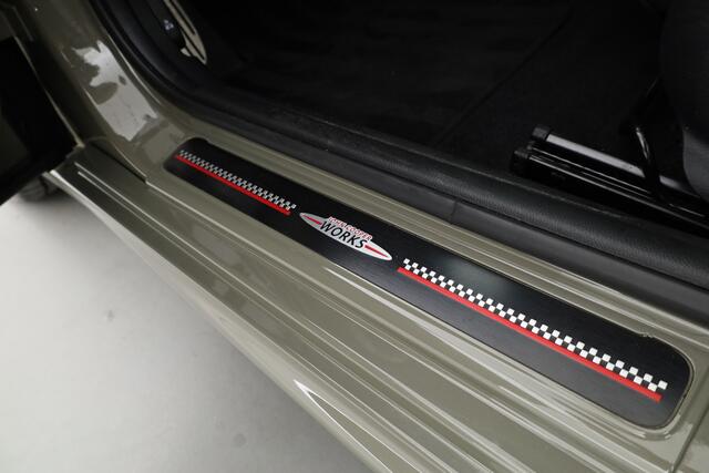 Mini John Cooper Works Mini 2.0 S Hammersmith JCW (Orig. NL) | Pano | HUD | Harman Kardon | Adapt. Cruise | Stoelverw. | Leder | PDC | Nav + App.connect | V