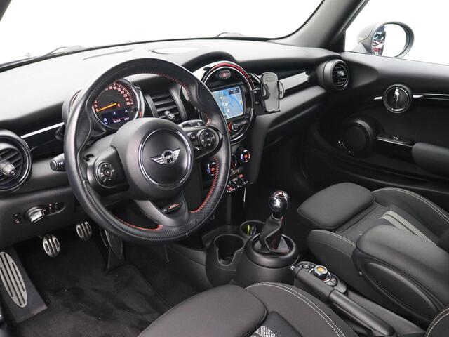 Mini John Cooper Works Mini 1.5 Business JCW / Navigatie / Cruise Control / All Seasonbanden / John Cooper Works Uitgevoerd / Airco Climate Control / LMV / Onderhoudshistorie Bekend / NL auto /
