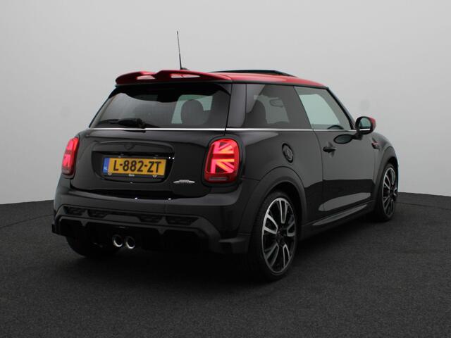 Mini John Cooper Works 3-deurs Comfort Plus Pakket | 18" JCW Circuit Spoke | Stuurwielrand Verwarmd | Glazen panoramadak | Piano Black Exterior pack | Harman-Kardon sound system | MINI Head-Up Display