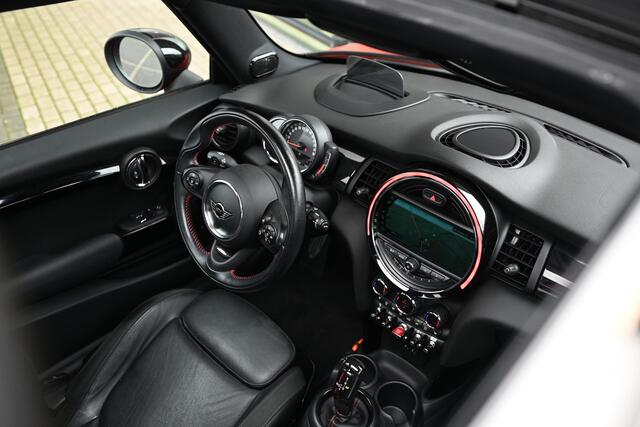 Mini John Cooper Works Hatchback S JCW Automaat / Panoramadak / LED / Harman-Kardon / Park Assistant / Comfortstoelen / Comfort Access / Head-Up / Stoelverwarming