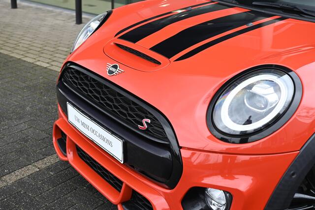 Mini John Cooper Works Hatchback S JCW Automaat / Panoramadak / LED / Harman-Kardon / Park Assistant / Comfortstoelen / Comfort Access / Head-Up / Stoelverwarming