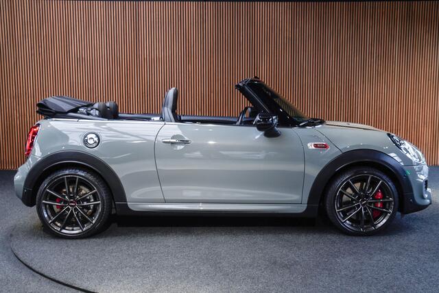 Mini John Cooper Works Mini Cabrio 2.0 232pk HUD Navi Leer Camera Harman K. PDC Carplay Keyless Go & Entry LM velgen Zwarte binnenhemel Stoelverwarming Sportstoelen LED BTW auto!