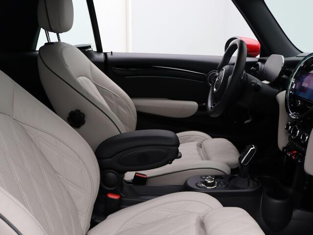 Mini John Cooper Works Cabrio Comfort Plus Pakket + Driving Assistant Plus Pakket + Connected Navigation Plus Pakket + Stuurwielrand Verwarmd + Visibility Package + Active Cruise Control + DAB + Head-Up Display + 18''