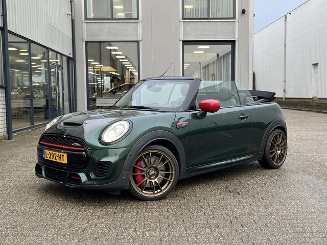 Mini John Cooper Works Mini Cabrio 2.0 Chili | Navi/Adapt.Cruise/Clima/Camera/Stoelverwarming/18"/Harman Kardon/Windscherm/Apple CarPlay-Android Auto