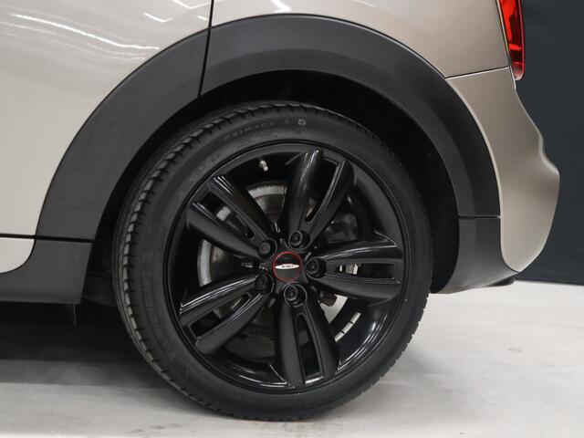 Mini John Cooper Works Mini 1.5 JCW [APPLE CARPLAY, ANDROID AUTO, CRUISE CONTROL, PDC ACHTER, AUTOMATISCHE AIRCO, LICHTMETALEN VELGEN, LED KOPLAMPEN, NIEUWSTAAT]