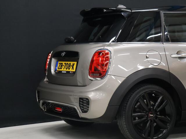 Mini John Cooper Works Mini 1.5 JCW [APPLE CARPLAY, ANDROID AUTO, CRUISE CONTROL, PDC ACHTER, AUTOMATISCHE AIRCO, LICHTMETALEN VELGEN, LED KOPLAMPEN, NIEUWSTAAT]