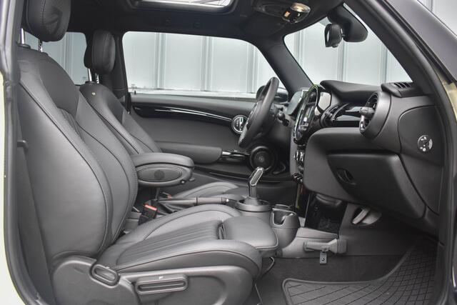 Mini John Cooper Works Mini 1.5 Cooper | Pano | Leder | Camera | Navi Prof | Carplay
