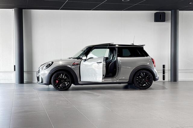 Mini John Cooper Works 3-deurs 2.0 JCW Pack | Glazen Panoramadak | Comfort Access | Harman Kardon | Head-Up Display |
