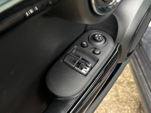 Mini John Cooper Works 3-deurs 2.0 | Chili | 18'' | Panorama | Harman/Kardon | Getint Glas | Head-Up | Camera | Comfort Access | 232 pk