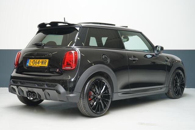 Mini John Cooper Works 2.0 S | Panoramadak | Carplay | Head-Up | H/K Sound | Black pack | Stoelverwarming