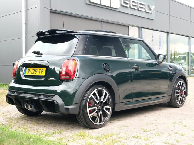 Mini John Cooper Works 3-Deurs 2.0 Essential 231 PK | BTW | Harman kardon | Leder | Panoramadak | Stuur & Stoelverwarming | Head-Up | Parkeersensoren | Full Options.