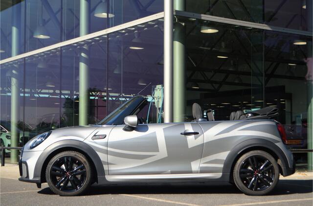 Mini John Cooper Works Cabrio S Cooper Automaat / Comfort Access / Achteruitrijcamera / Stoelverwarming / LED / 17" LM JCW Track Spoke zwart