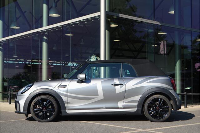 Mini John Cooper Works Cabrio S Cooper Automaat / Comfort Access / Achteruitrijcamera / Stoelverwarming / LED / 17" LM JCW Track Spoke zwart