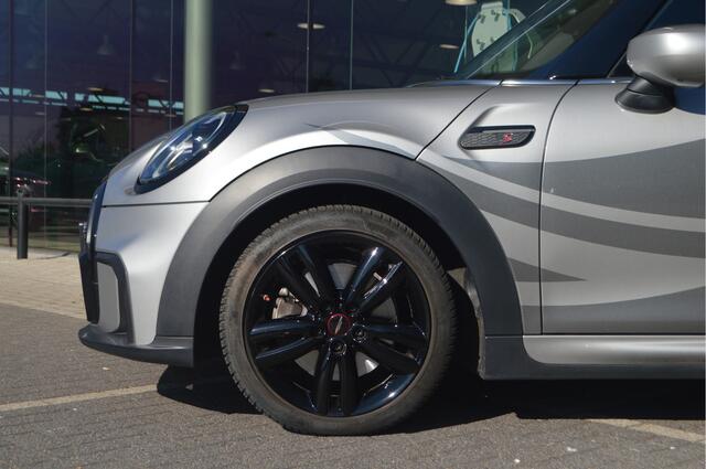 Mini John Cooper Works Cabrio S Cooper Automaat / Comfort Access / Achteruitrijcamera / Stoelverwarming / LED / 17" LM JCW Track Spoke zwart