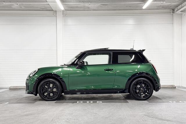 Mini John Cooper Works 3-Deurs C Cooper M | Head-Up Display | Harman/Kardon | Panoramadak | Stuurwielverwarming