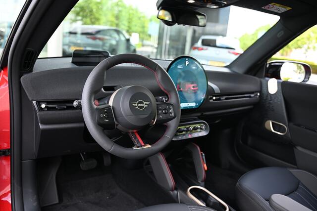 Mini John Cooper Works Hatchback / Pakket XL / 18" JCW Lap Spoke two-tone met sportbanden