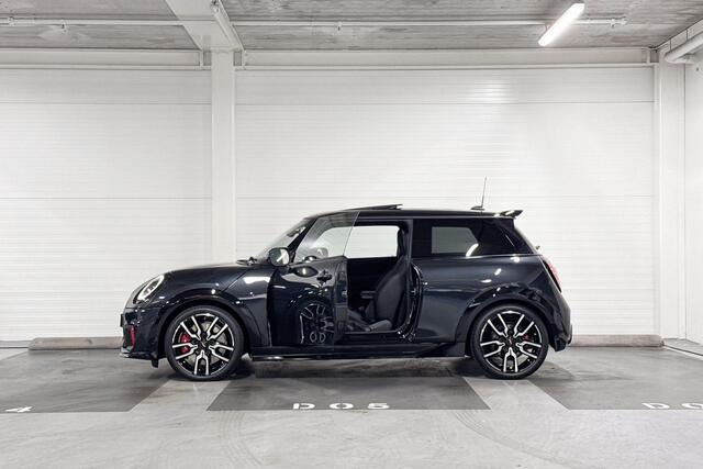 Mini John Cooper Works 3-Deurs JCW | Pakket L | Panoramadak | Harman/Kardon | Stuurwielverwarming |