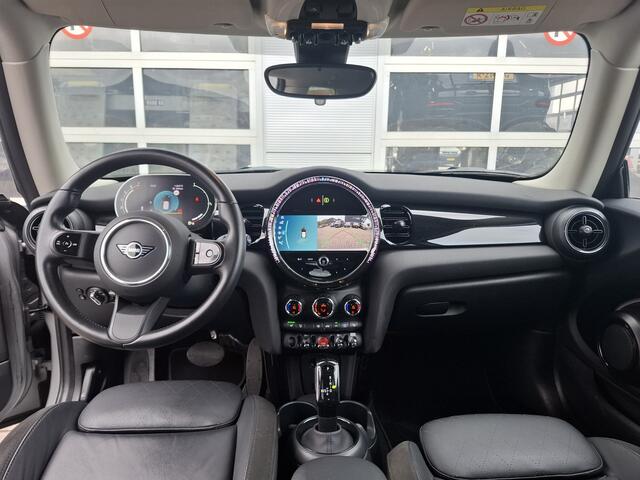 Mini John Cooper Works 3-Deurs 1.5 Cooper | Navigatie | LMV 18" | Voorstoelen Verwarmd | Cruise Contro Adaptief | Achteruitrijcamera | Airco Climate control |