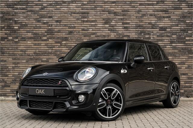 Mini John Cooper Works 5-Deurs 2.0 S | JCW-Trim | Navigatie | Half Leder | 5-Deurs | PDC | 18"LM | Midnight Black