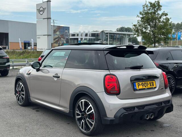 Mini John Cooper Works 3-Deurs 2.0 Essential | Harman-Kardon | Head-Up | 18" JCW Circuit Spoke | Comfort Access | Panoramadak | Stoelverwarming | Stuurwielrand verwarmd |