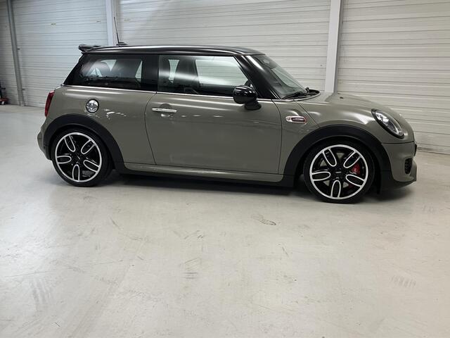 Mini John Cooper Works 3-Deurs 2.0 Chili / Nederlandse Auto / Eerste Eigenaar / Dealer Onderhouden / 231 PK /Elektrisch Schuif/Kanteldak / Navigatie / Harman & Kardon Audio / Stoelverwarming / Parkeersensoren Voor + Achter / Cruise Control / Climate Control /