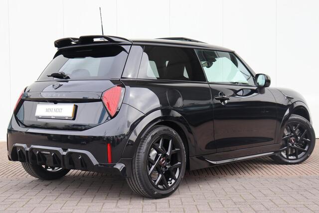 Mini MINI 3-deurs C JCW trim + Pakket M / Navi / Clima / Comfort Access / PDC / Achteruitrijcamera / Pano Dak / Head-Up /