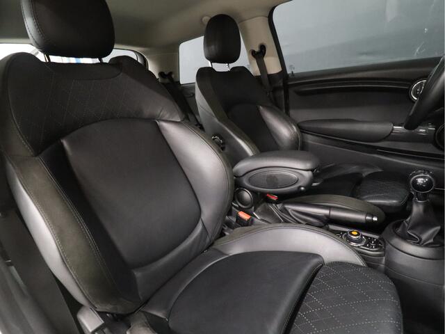 Mini MINI 1.5 Sport [APPLE CARPLAY, VOL LEDER, CRUISE CONTROL, NAVIGATIE, AIRCO, NIEUWSTAAT]