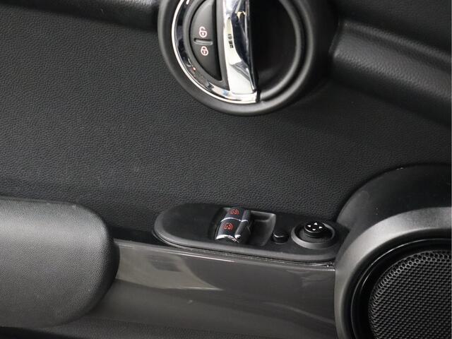 Mini MINI 1.5 Sport [APPLE CARPLAY, VOL LEDER, CRUISE CONTROL, NAVIGATIE, AIRCO, NIEUWSTAAT]