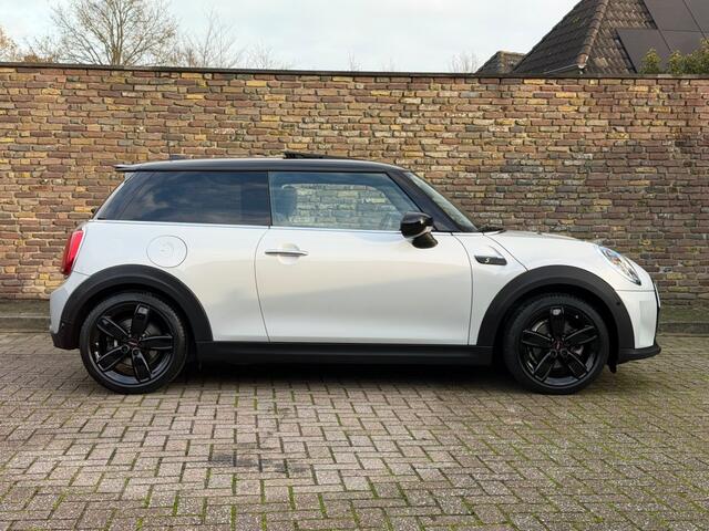 Mini MINI YOURS 33 KWH Panodak Carplay DAB+ Stoelverwarming