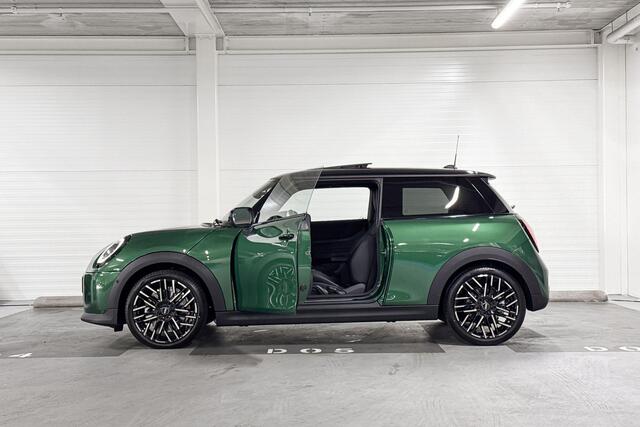 Mini MINI 3-Deurs C Favoured | Pakket M | Panoramadak | Harman/Kardon | Head-Up Display |