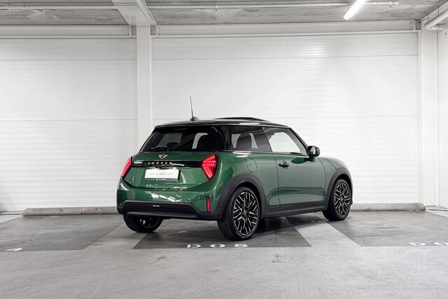 Mini MINI 3-Deurs C Favoured | Pakket M | Panoramadak | Harman/Kardon | Head-Up Display |