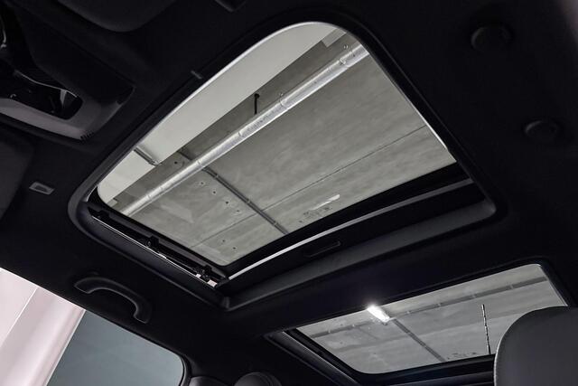 Mini MINI 3-Deurs C Favoured | Pakket M | Panoramadak | Harman/Kardon | Head-Up Display |