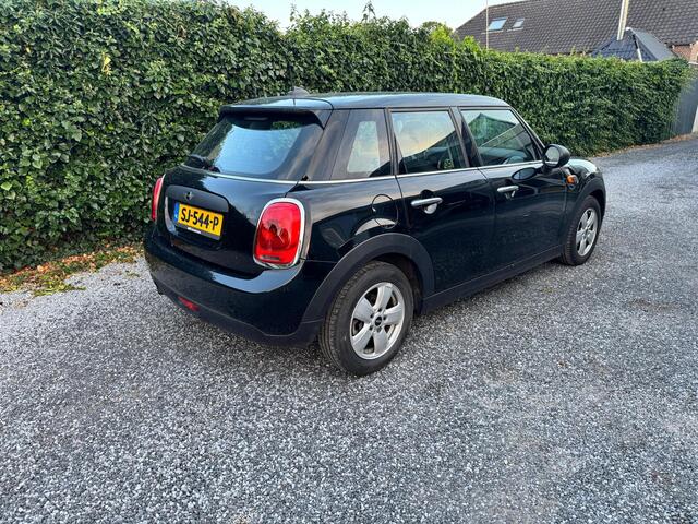 Mini ONE Mini 1.5 D Business | Navi | Airco | Cruise Control | 5 Deuren | 1e eigenaar! | Dealer onderhouden | APK tot 13-04-2026!