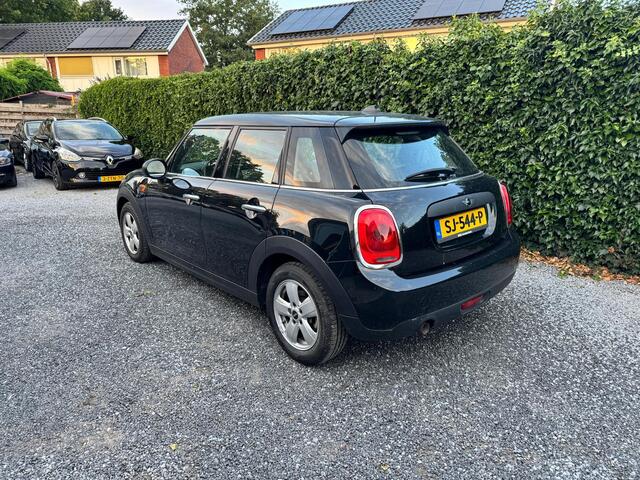 Mini ONE Mini 1.5 D Business | Navi | Airco | Cruise Control | 5 Deuren | 1e eigenaar! | Dealer onderhouden | APK tot 13-04-2026!
