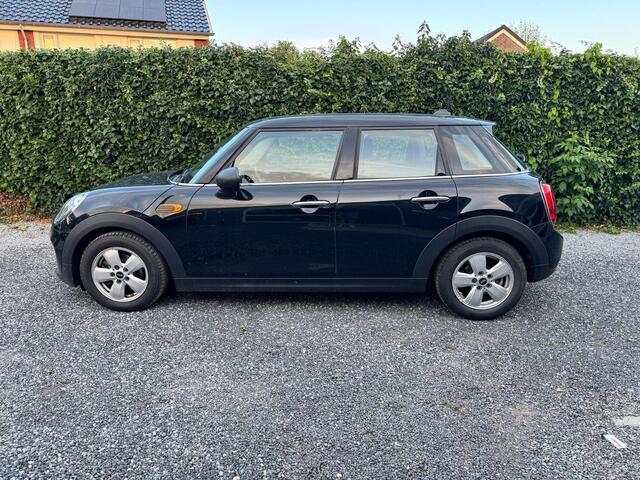 Mini ONE Mini 1.5 D Business | Navi | Airco | Cruise Control | 5 Deuren | 1e eigenaar! | Dealer onderhouden | APK tot 13-04-2026!