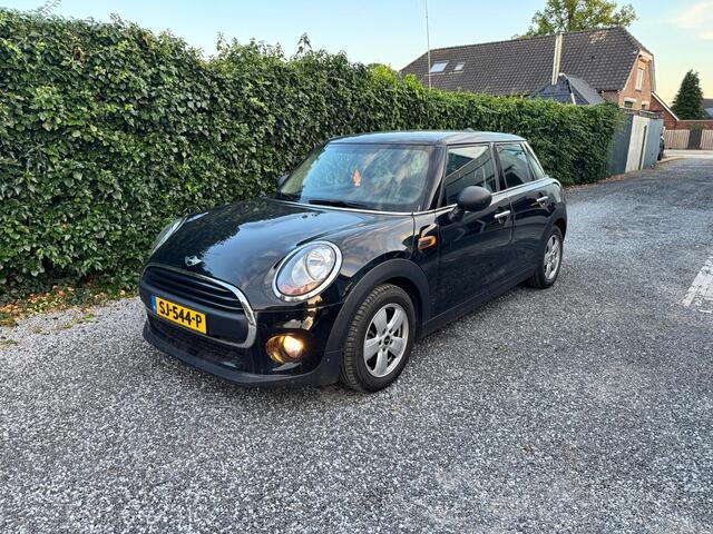 Mini ONE Mini 1.5 D Business | Navi | Airco | Cruise Control | 5 Deuren | 1e eigenaar! | Dealer onderhouden | APK tot 13-04-2026!