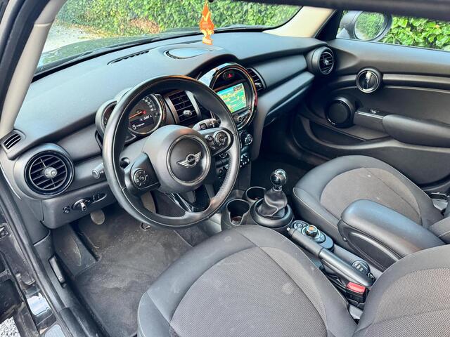 Mini ONE Mini 1.5 D Business | Navi | Airco | Cruise Control | 5 Deuren | 1e eigenaar! | Dealer onderhouden | APK tot 13-04-2026!