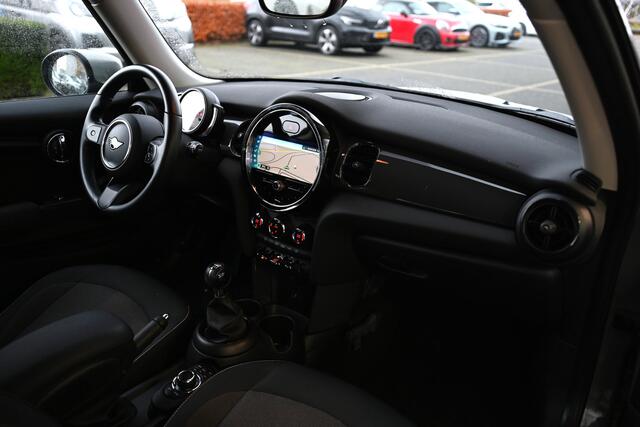 Mini ONE Hatchback / Essential / LED / Navigatie / Airconditioning / Cruise Control