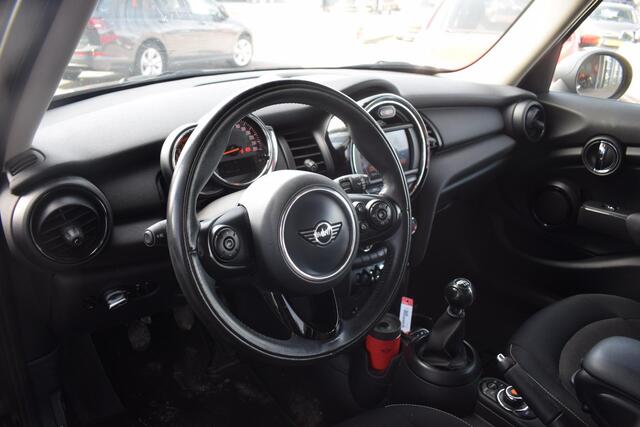 Mini ONE Mini 1.5 | Airco | 17" jcw velgen | Navi | Dakspoiler |