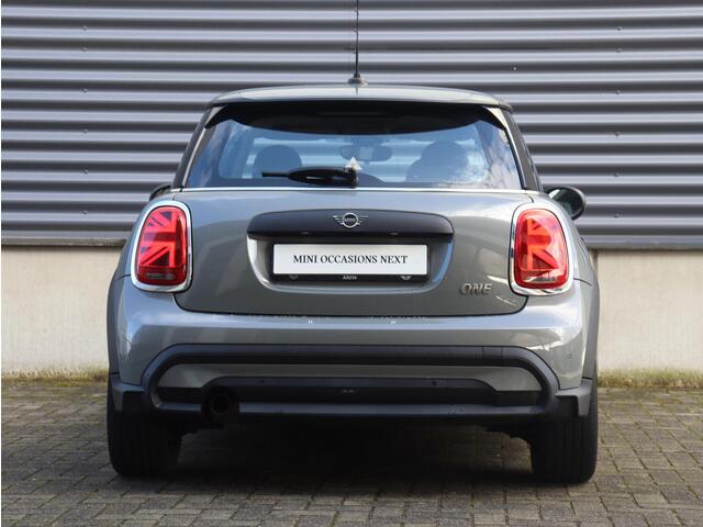 Mini ONE 3-deurs | Classic + Sportstoelen + Apple Carplay + LED Koplampen + Climate Control + Cruise Control + 16" Victory Spoke Zwart