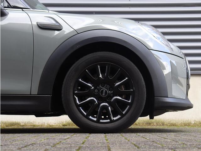 Mini ONE 3-deurs | Classic + Sportstoelen + Apple Carplay + LED Koplampen + Climate Control + Cruise Control + 16" Victory Spoke Zwart