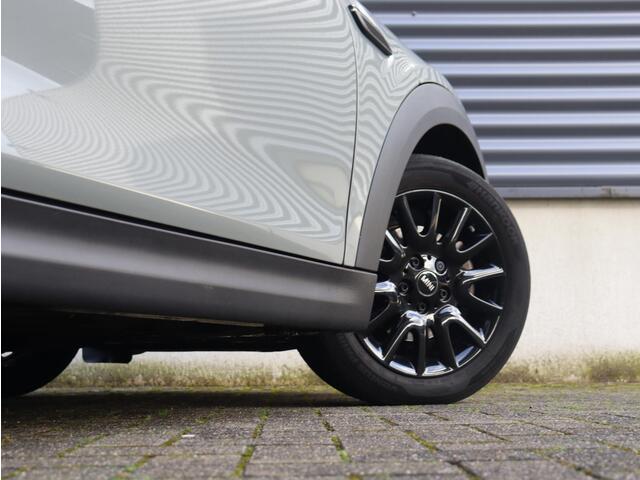 Mini ONE 3-deurs | Classic + Sportstoelen + Apple Carplay + LED Koplampen + Climate Control + Cruise Control + 16" Victory Spoke Zwart