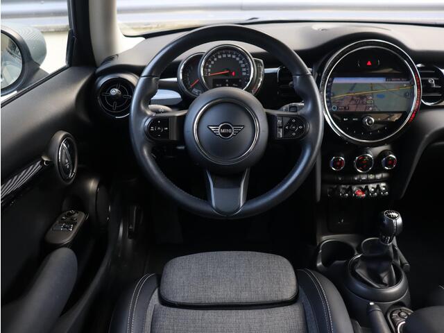 Mini ONE 3-deurs | Classic + Sportstoelen + Apple Carplay + LED Koplampen + Climate Control + Cruise Control + 16" Victory Spoke Zwart