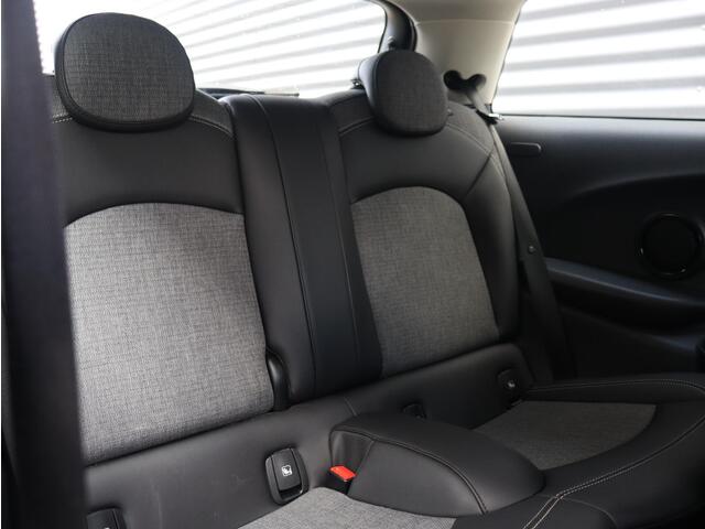 Mini ONE 3-deurs | Classic + Sportstoelen + Apple Carplay + LED Koplampen + Climate Control + Cruise Control + 16" Victory Spoke Zwart