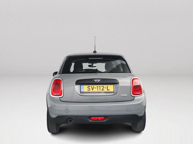 Mini ONE 5-Deurs 1.5 First | Park assist | Airco | Cruise control