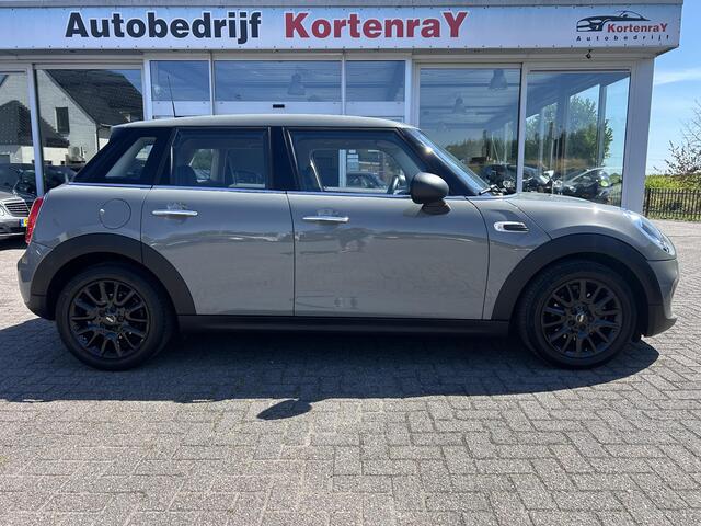 Mini ONE 5-Deurs 1.5 Business Edition CarPlay/Cruise control/Airco/pdc/Navigatie/Nieuwstaat/100% dealer onderhouden