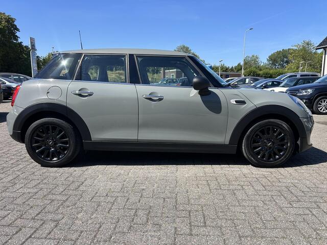 Mini ONE 5-Deurs 1.5 Business Edition CarPlay/Cruise control/Airco/pdc/Navigatie/Nieuwstaat/100% dealer onderhouden
