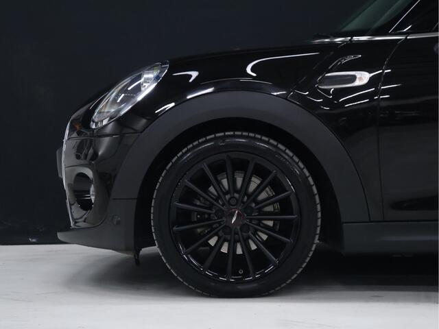 Mini ONE 3-Deurs 1.5 Salt [APPLE CARPLAY, CRUISE CONTROL, SPORT STUUR LEDER, NAVIGATIE, AIRCO, START STOP SYSTEEM, MIDNIGHTBLACK METAAL LAK, ALARMKLASSE 3, NIEUWSTAAT]