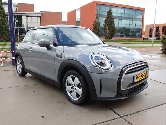 Mini ONE 3-Deurs 1.5 Essential Stoelvw, Camera, Carplay, Matrix FULL LED Zomeractie!