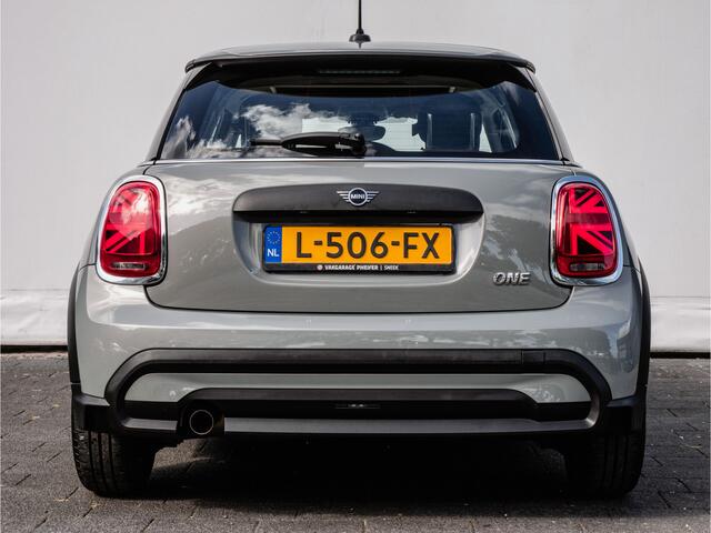 Mini ONE 3-Deurs 1.5 Essential Nieuw model!/ Panoramadak/ Navigatie/ Carplay/ Full led/ Airco